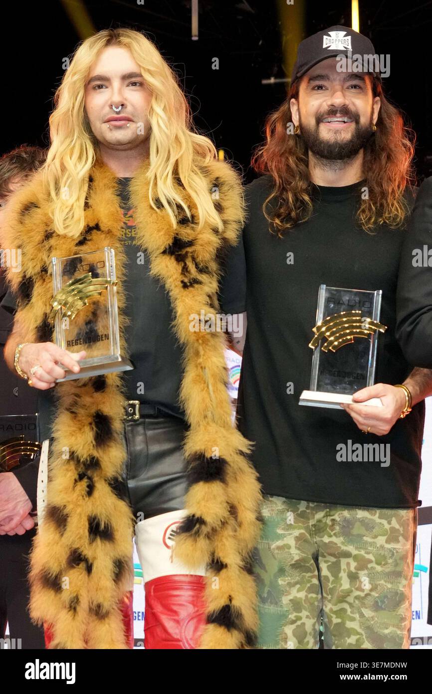 Bill Kaulitz e Tom Kaulitz durante il radio Regenbogen Award 2026 all'Europa-Park il 10 aprile 2026 a Rust, Germania Foto Stock