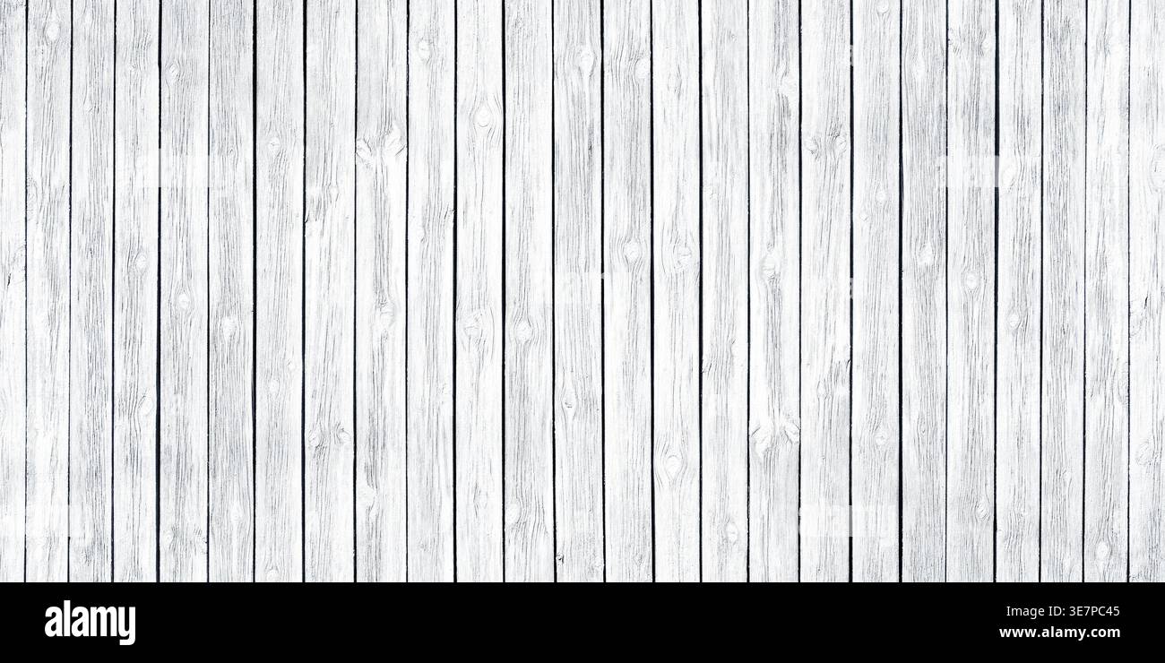 Vecchio pannello di legno dipinto di bianco, struttura spaziosa. Ampio sfondo in legno chiaro. Sfondo rustico vintage widescreen bianco Foto Stock