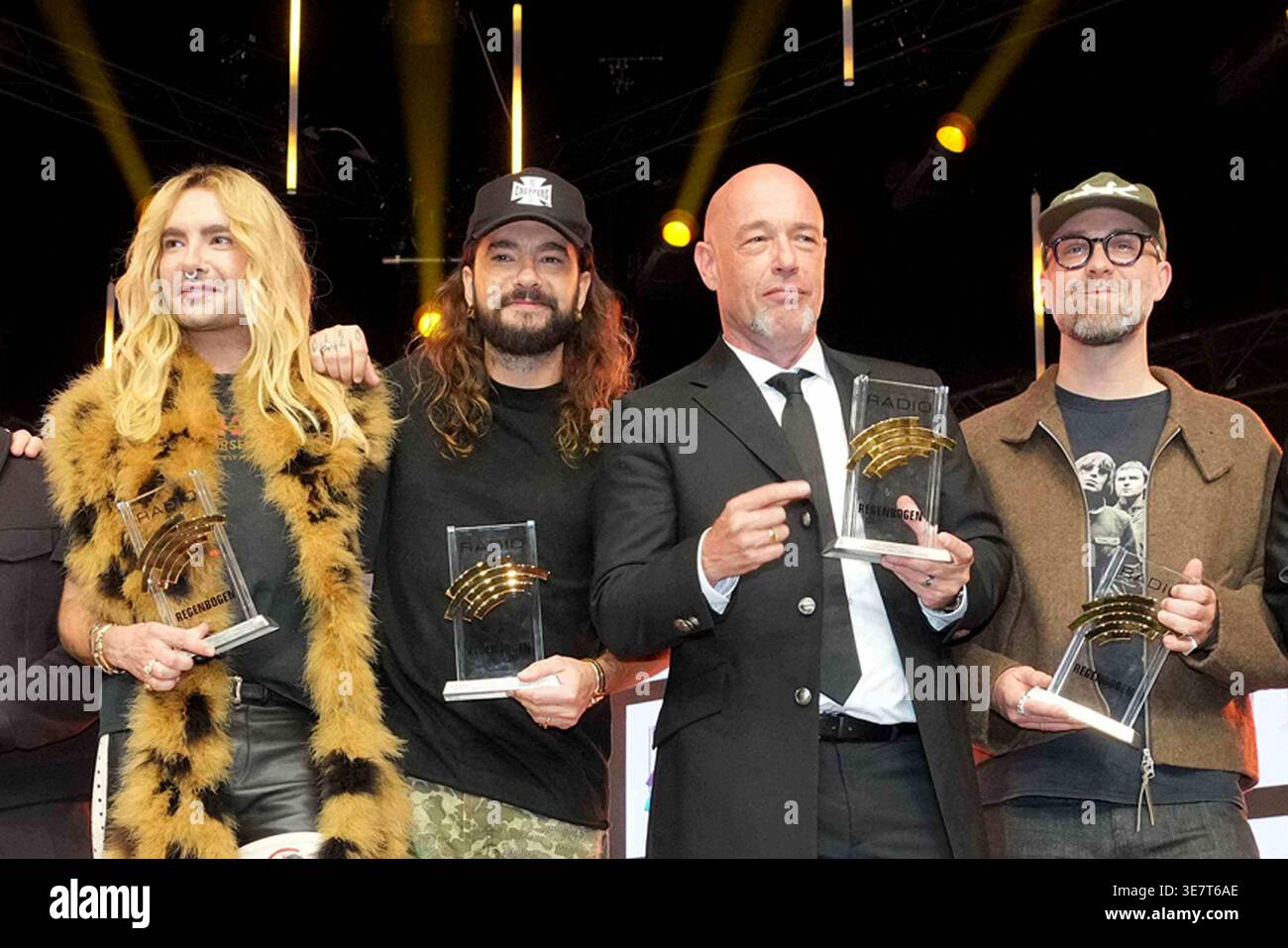 Bill Kaulitz, Tom Kaulitz, Der Graf e Mark Forster durante il radio Regenbogen Award 2026 all'Europa-Park il 10 aprile 2026 a Rust, Germania radio Regenbogen Award all'Europapark di Rust, Germania *** Bill Kaulitz, Tom Kaulitz, Der Graf e Mark Forster durante il radio Regenbogen Award 2026 all'Europa Park il 10 aprile 2026 a Rust, Germania radio Regenbogen Award all'Europaparbogen Award in Germania Foto Stock