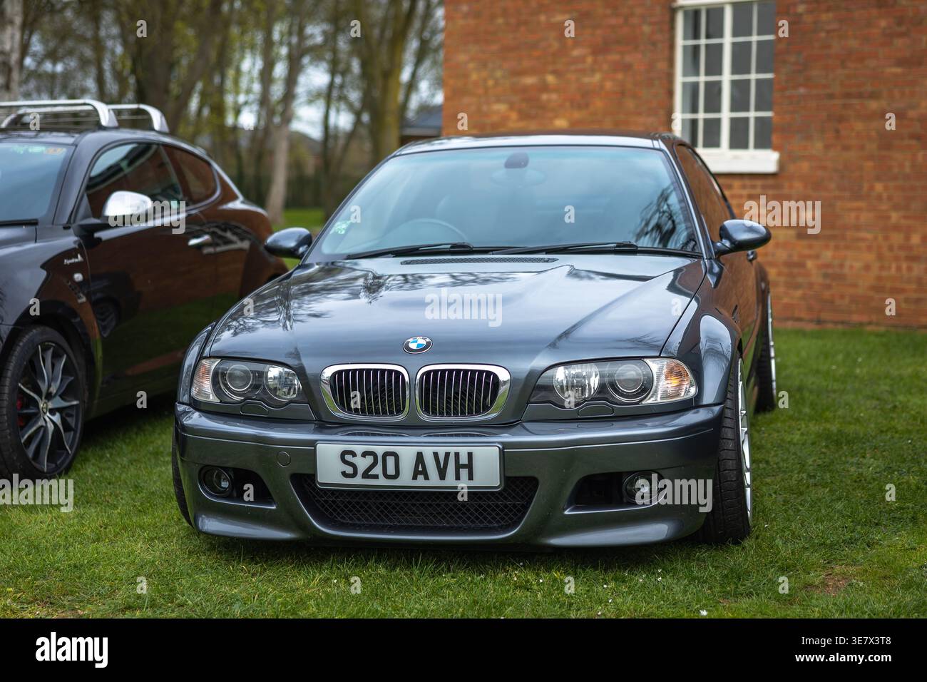 2002 BMW M3, in mostra alla Bicester Motion Assembly tenutasi il 29 marzo 2026. Foto Stock