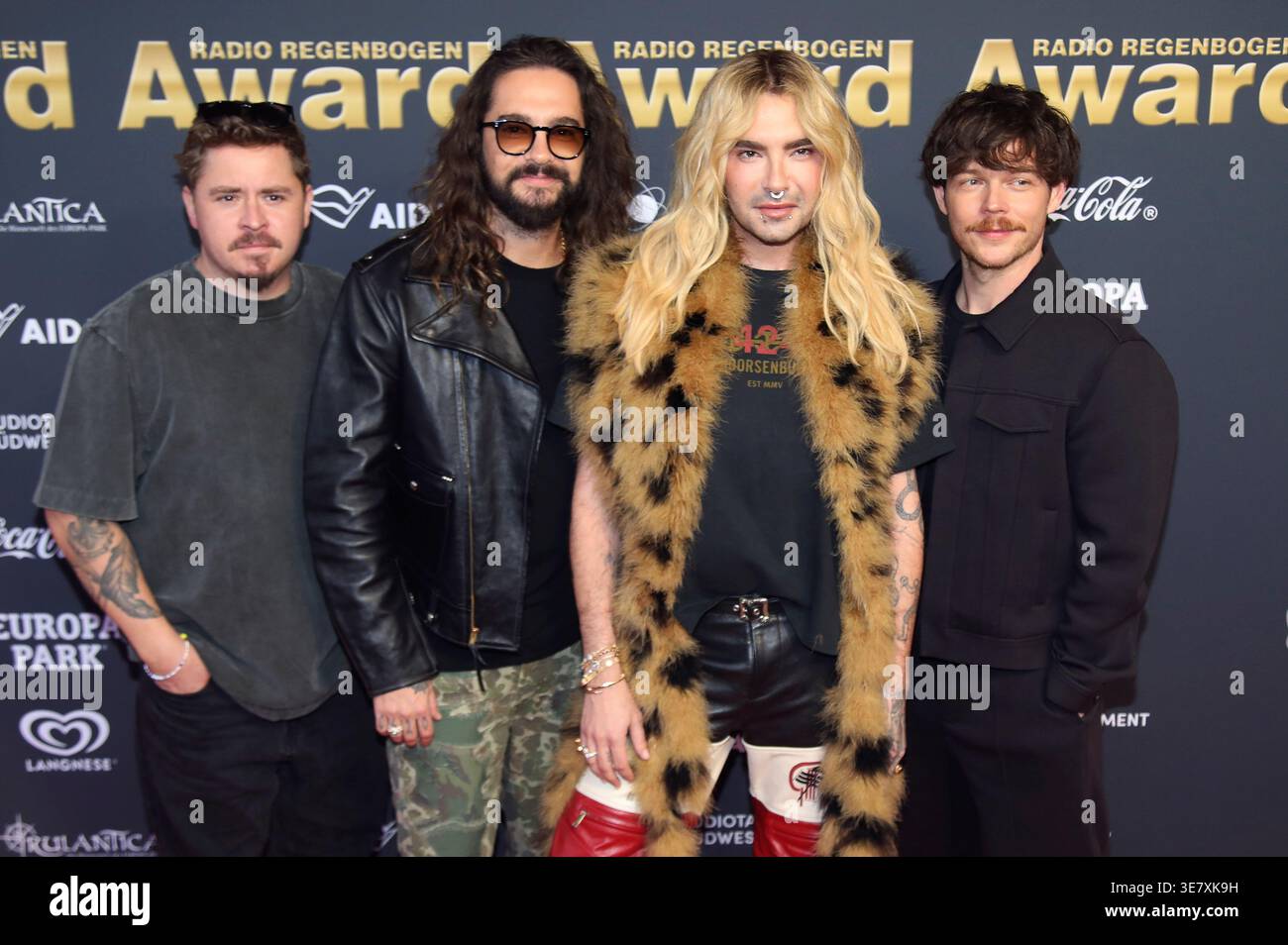 Gustav Schäfer, Tom Kaulitz, Bill Kaulitz e Georg Listing dal Tokio Hotel alla cerimonia di premiazione del 26° radio Regenbogen Award 2026 nell'Europa-Park Arena. Ruggine, 04/10/2026 Foto Stock