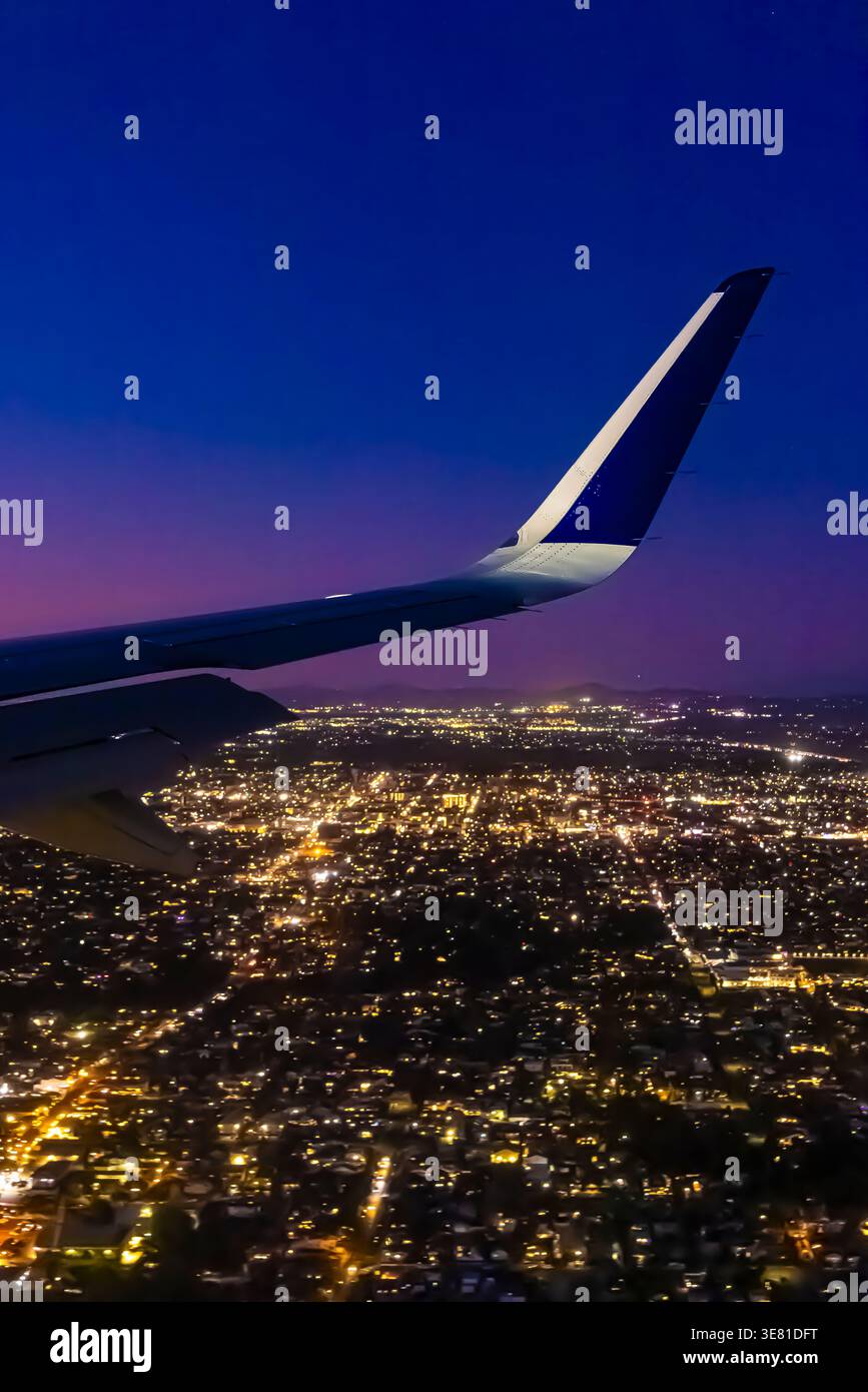 Volo Delta in arrivo a San Diego, California, Stati Uniti Foto Stock