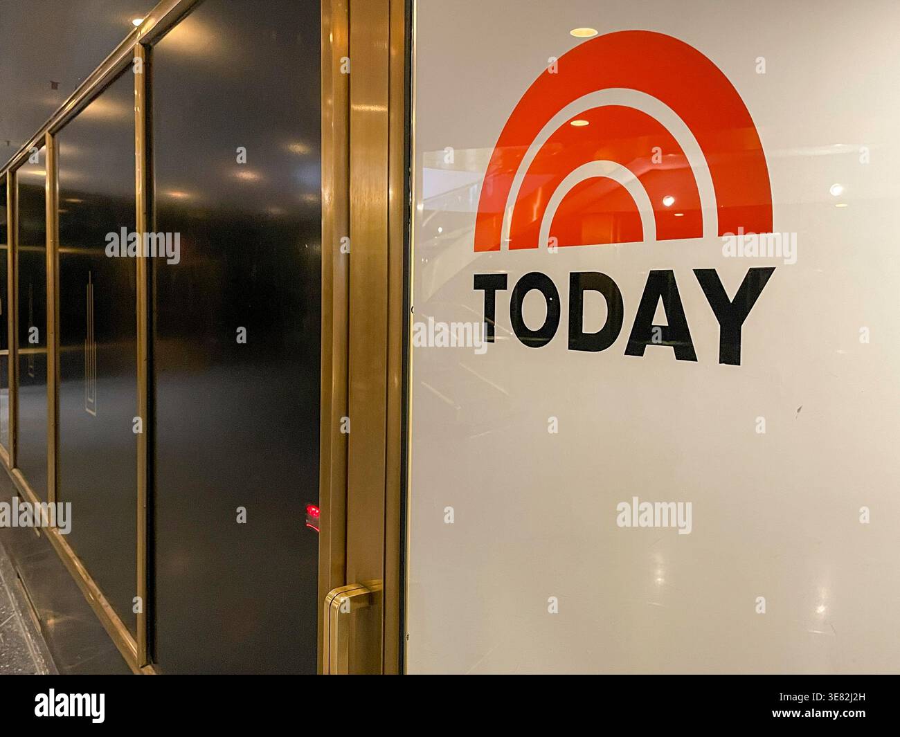 NBC News and Today Show Studio Accedi al Rockefeller Center, NYC, USA. 2026 - Immagine stock catturata con smartphone