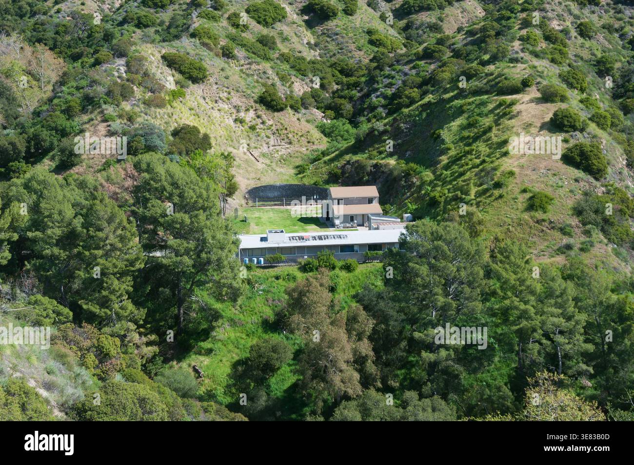 Burbank, California, USA - 22 febbraio 2026. Corso di agilità fisica del dipartimento di polizia di Burbank e struttura di addestramento situata nelle Verdugo Mountains Foto Stock