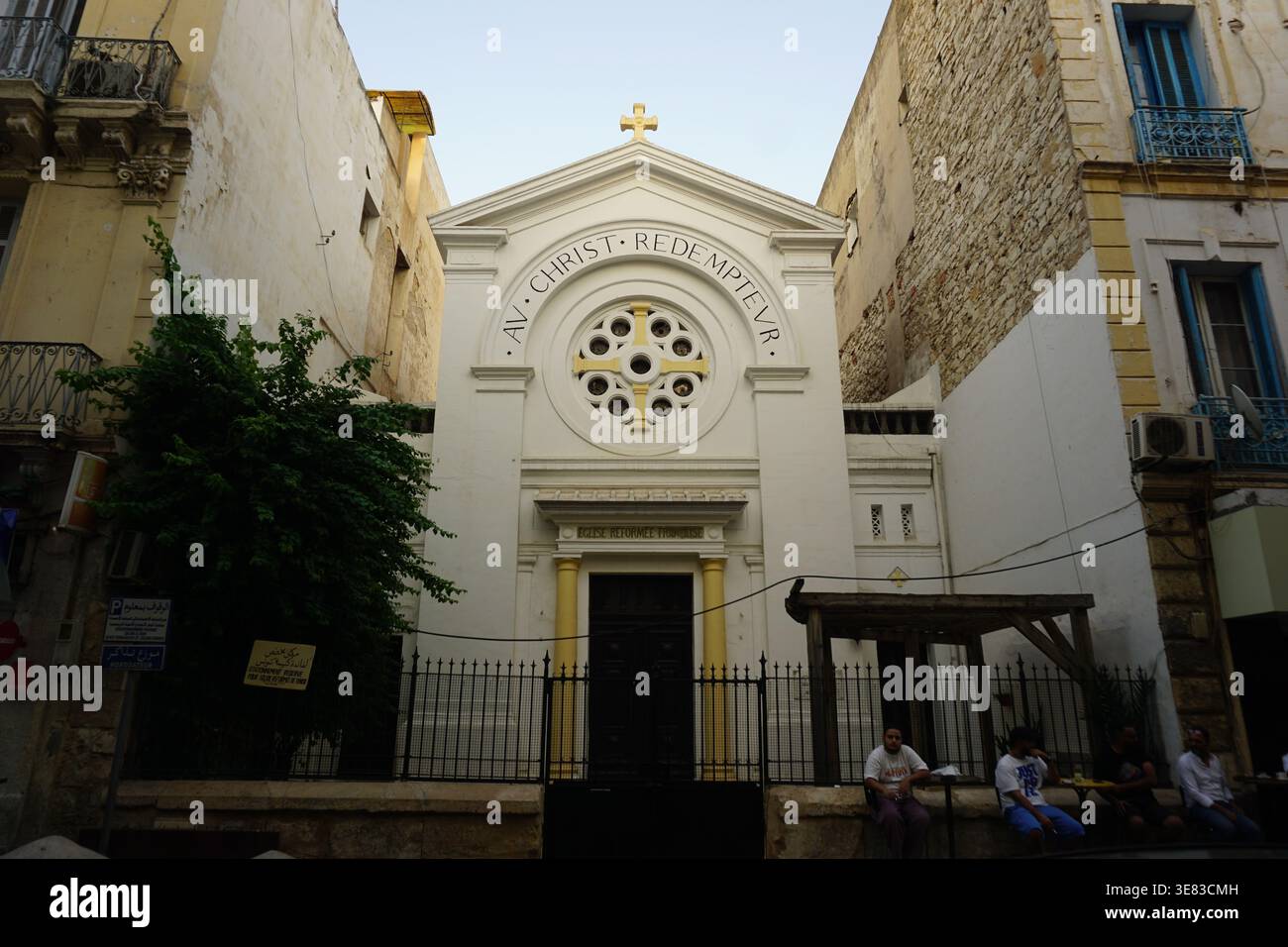 Tunisi (Governatorato di Tunisi), Tunisia: La Chiesa riformata di Tunisi (Eglise Réformée de Tunis) lungo Rue Charles de Gaulle Foto Stock