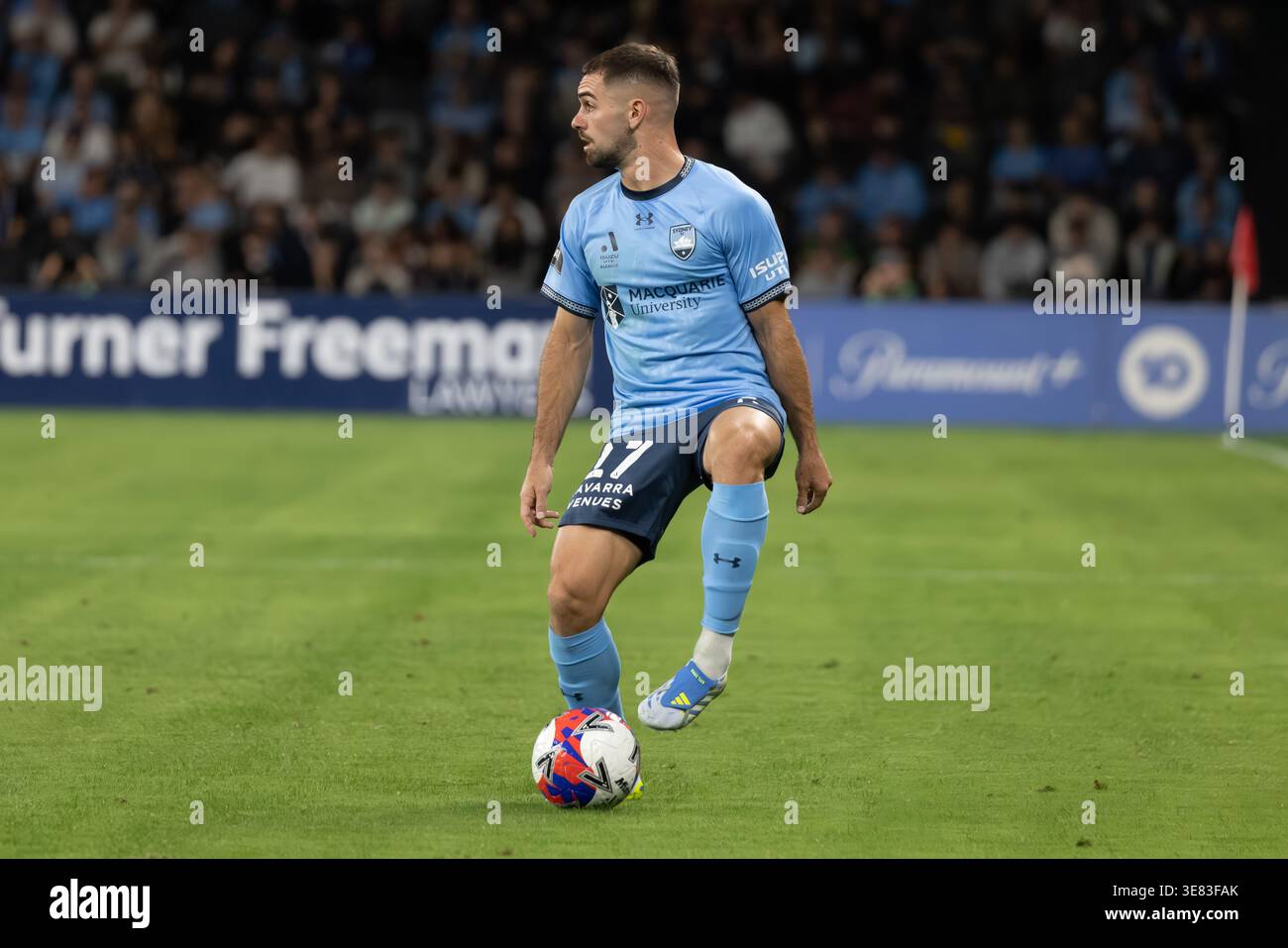 Sydney, Australia. 11 aprile 2026. Il controllo è stato fondamentale in quanto Ben Garuccio del Sydney FC si trova sopra la palla durante la partita A-League Men tra Western Sydney. Foto Stock