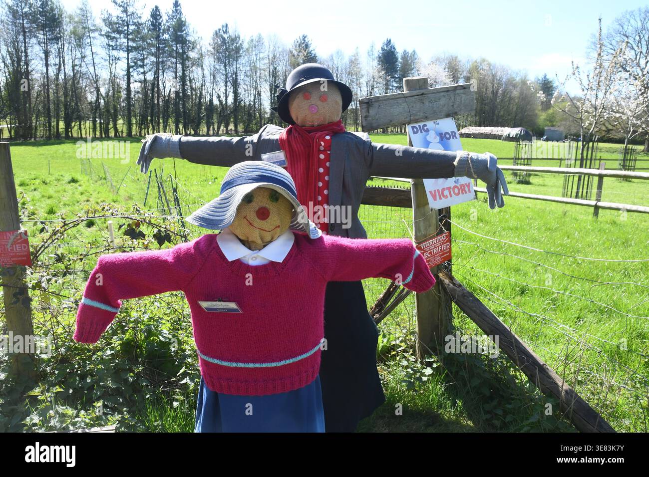 Scarecrows at Chiltern Open Air Museum, Chalfont St Giles, Buckinghamshire, Regno Unito Foto Stock