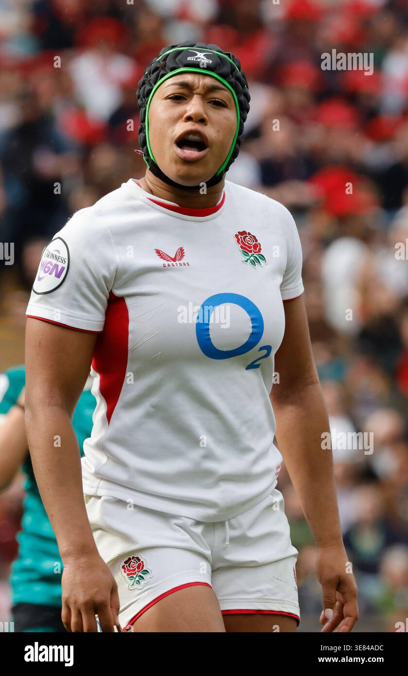 L'Inghilterra (Red Roses) Sadia Kabeya (Loughborough Lightning) in azione durante la Guinness Women's Six Nations Match tra Inghilterra Red Roses e Irlanda all'Allianz Stadium di Twickenham, Londra, l'11 aprile 2026 Credit: Action foto Sport/Alamy Live News Foto Stock