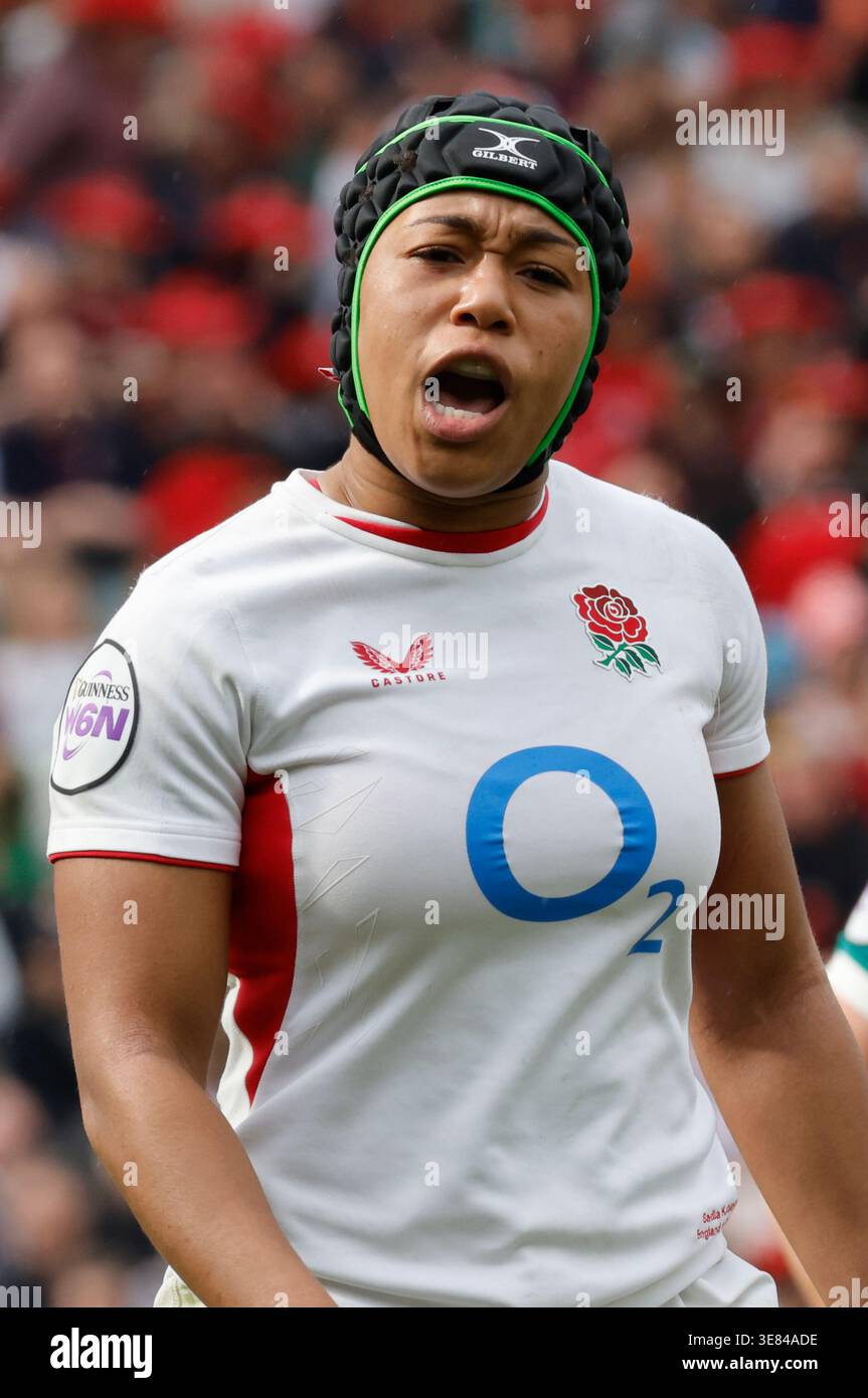 L'Inghilterra (Red Roses) Sadia Kabeya (Loughborough Lightning) in azione durante la Guinness Women's Six Nations Match tra Inghilterra Red Roses e Irlanda all'Allianz Stadium di Twickenham, Londra, l'11 aprile 2026 Credit: Action foto Sport/Alamy Live News Foto Stock