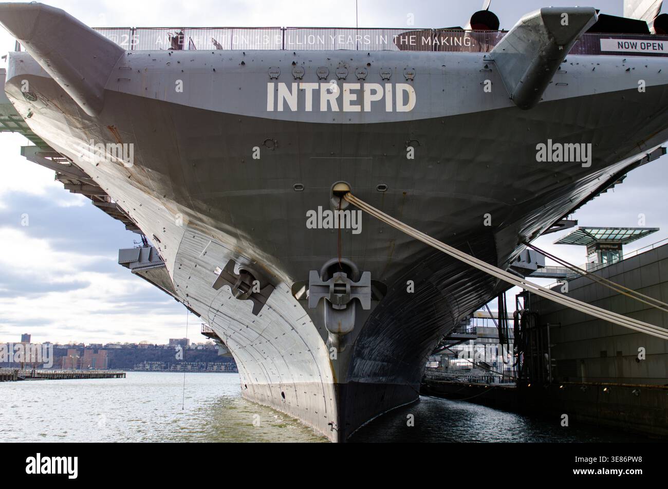 L'Intrepid Sea, Air Space Museum, portaerei di New York City. USS Intrepid, parte dell'Intrepid Sea, Air & Space Museum di New York. Foto Stock