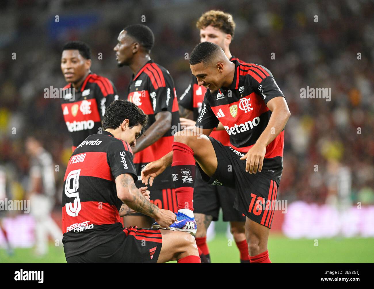 Rio de Janeiro, Brasile, 12 aprile 2026. Campionato brasiliano di calcio, partita tra Flamengo e Fluminense allo stadio Maracanã. Gioco di Flamengo Foto Stock