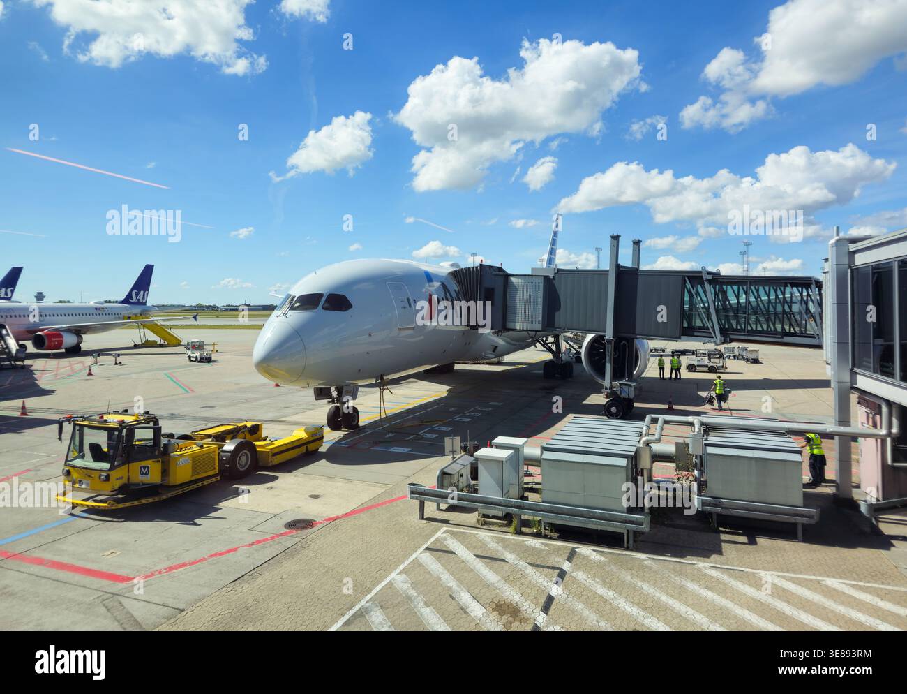L'aereo American Airlines ha parcheggiato nel terminal dell'aeroporto internazionale di Copenaghen, in Danimarca Foto Stock