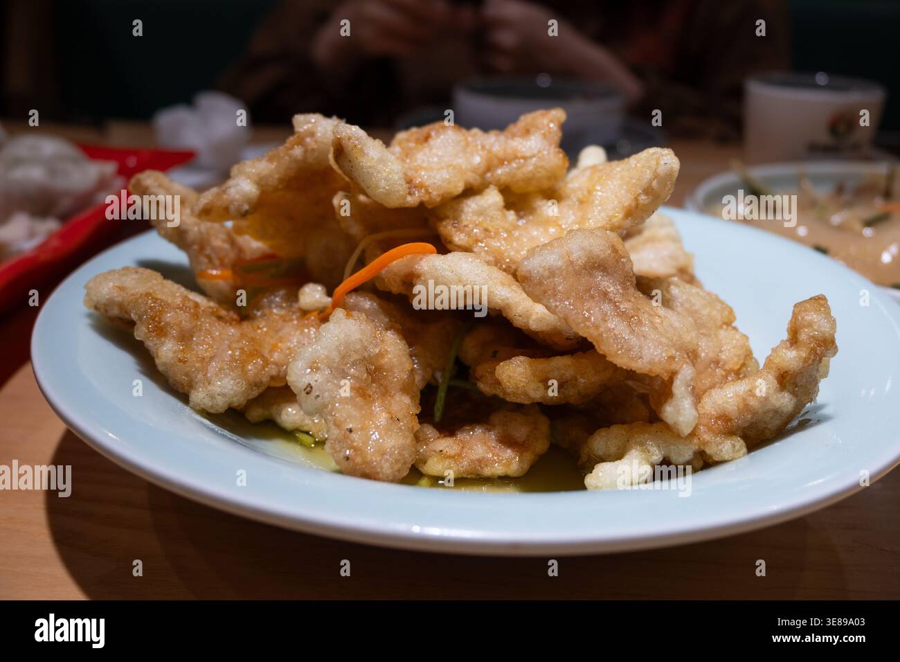 Filetti di maiale fritti e croccanti Foto Stock