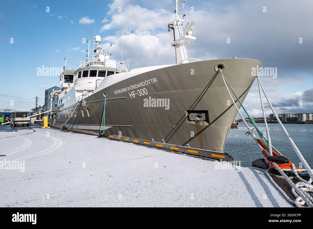 Marine and Freshwater Research Institute and Research Vessel Þórunn Þórðardóttir nel porto di Hafnarfjörður, Islanda Foto Stock