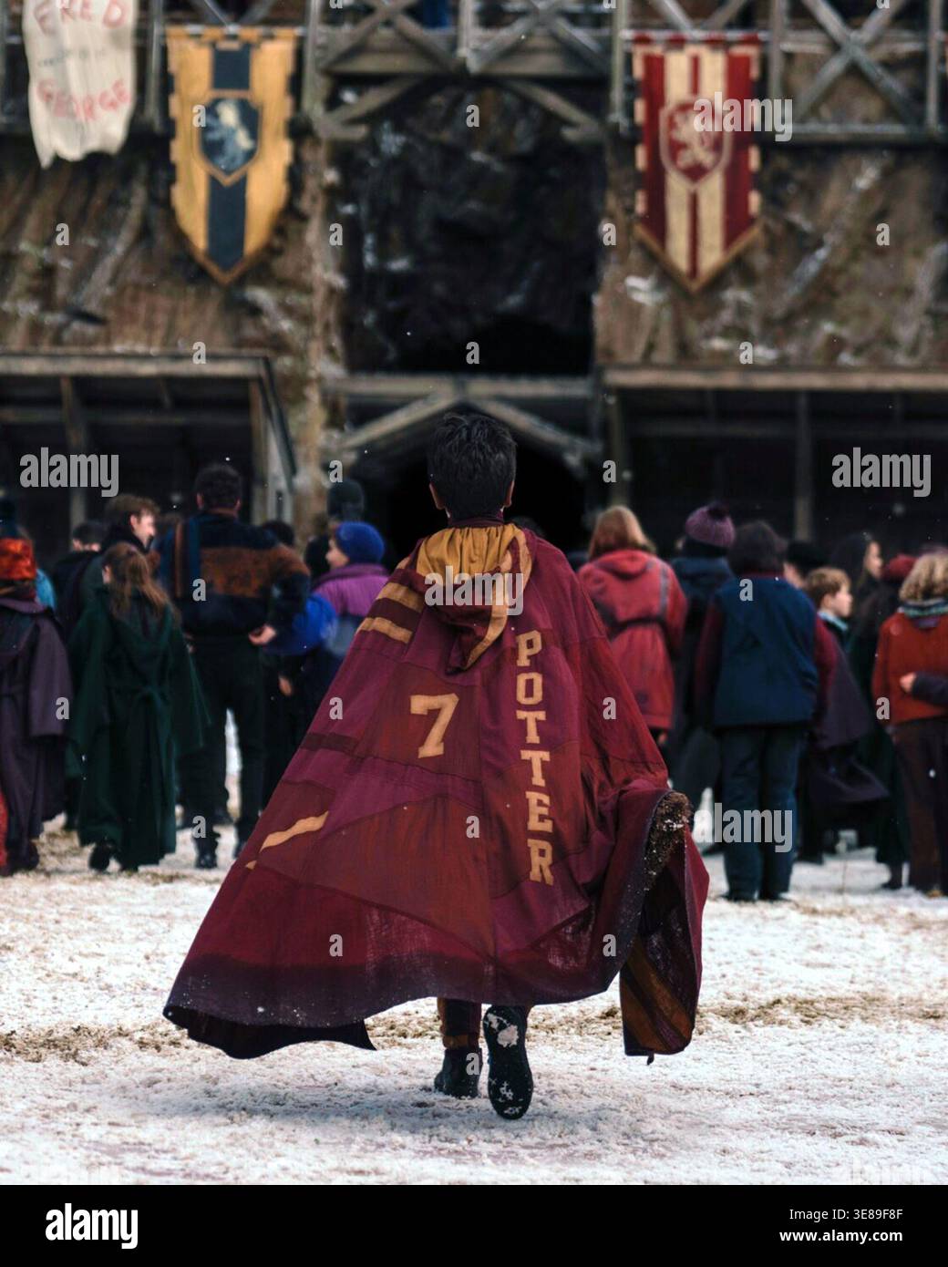 Harry Potter è una serie televisiva fantasy sviluppata per HBO, basata sulla serie omonima di libri fantasy dell'autore britannico J. K. Rowling. Il protagonista è Dominic McLaughlin, con Alastair Stout nel ruolo di Ron Weasley e Arabella Stanton nel ruolo di Hermione Granger. Il cast principale include anche John Lithgow nel ruolo di Albus Silente, Janet McTeer nel ruolo di Minerva McGonagall, Paapa Essiedu nel ruolo di Severus Snape e Nick Frost nel ruolo di Rubeus Hagrid. Foto Stock