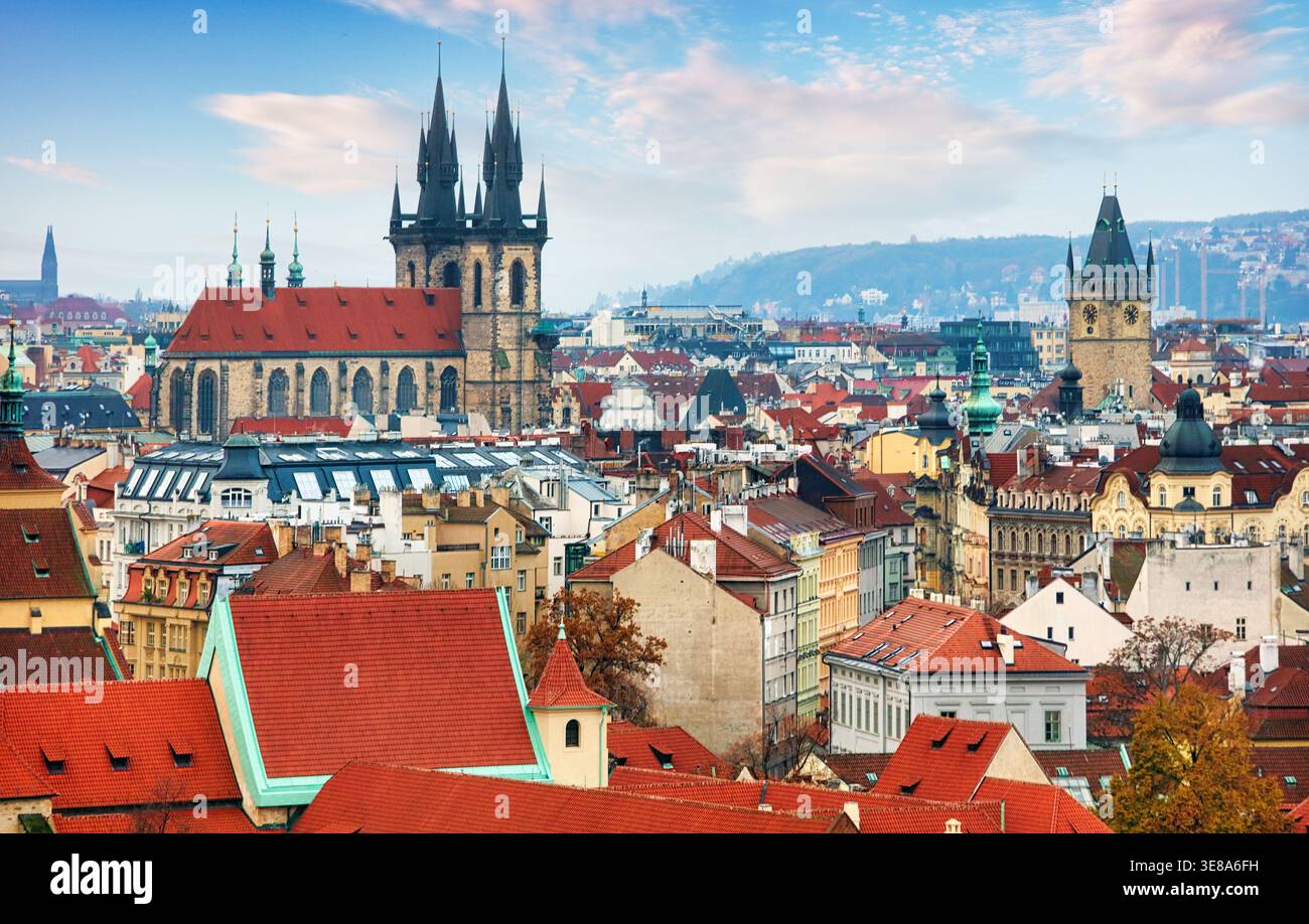 Skyline della città vecchia di Praga al tramonto, Cechia Foto Stock