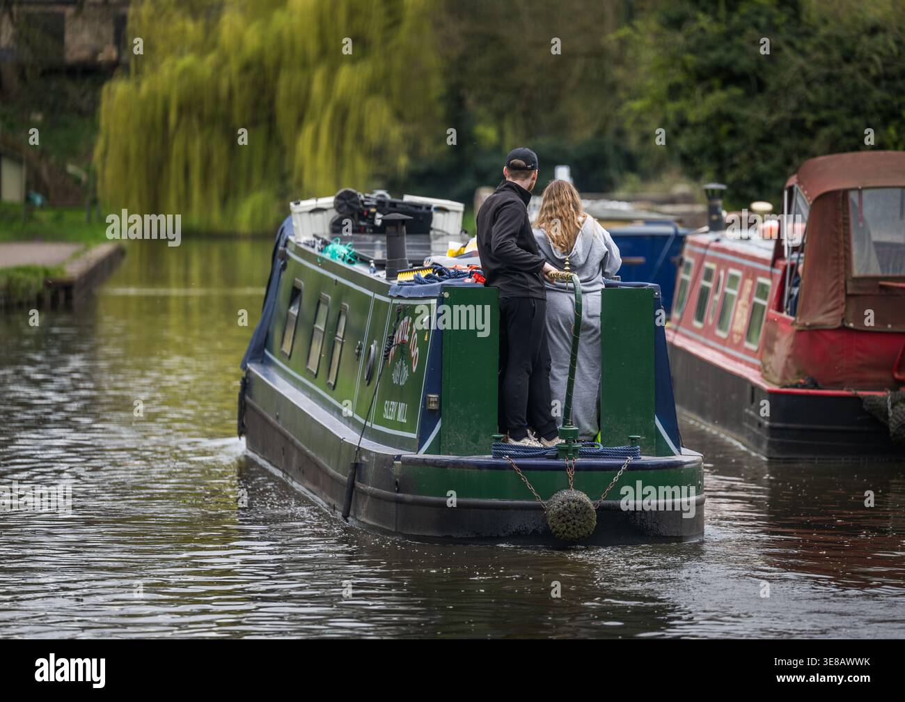 Il Trent and Mersey Canal passa sul fiume Trent presso il Brindley Bank Aqueduct vicino a Rugeley, Staffordshire Foto Stock