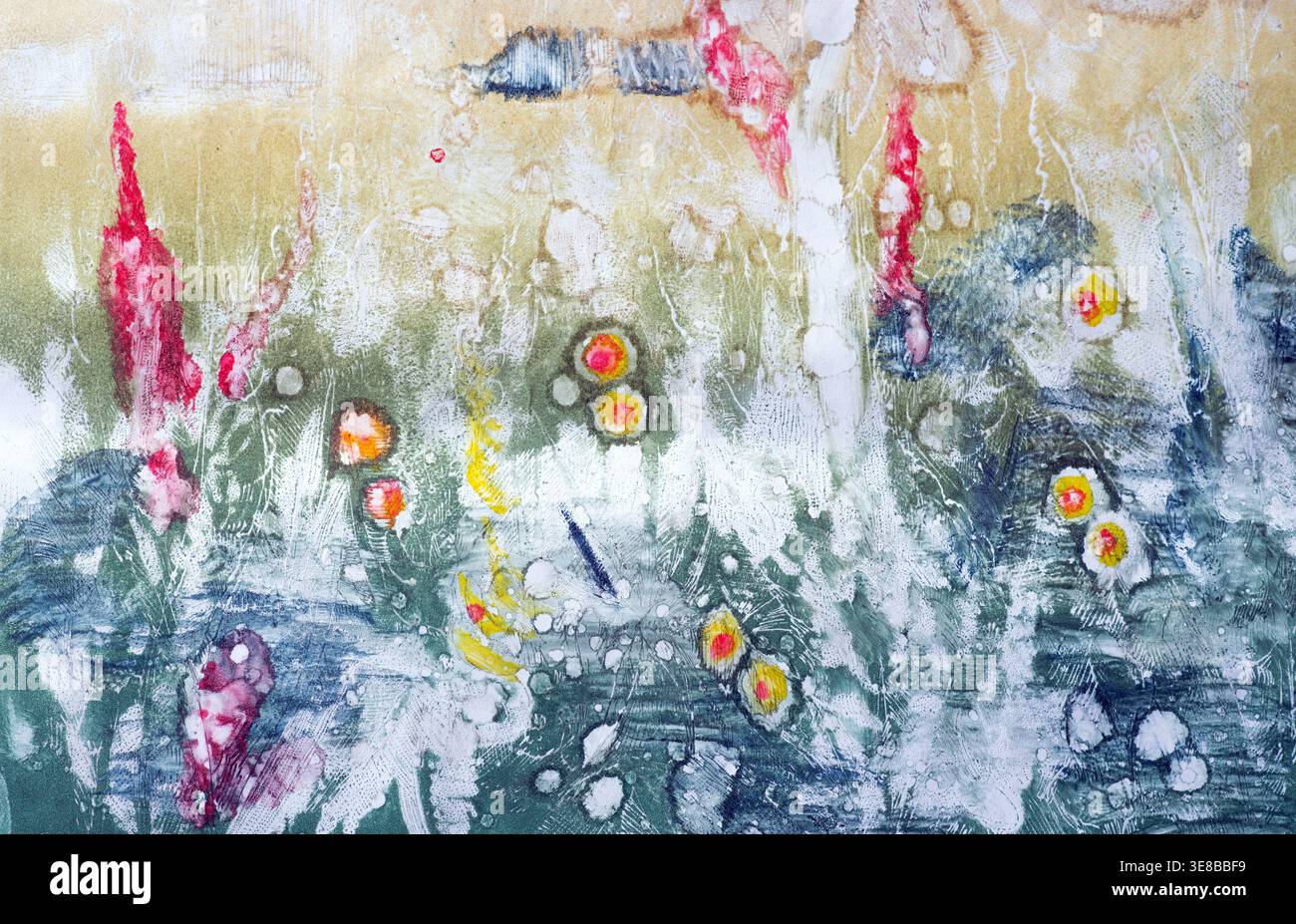 Pittura astratta ad acquerello con forme organiche, elementi floreali e spruzzi vibranti su carta testurizzata. Foto Stock