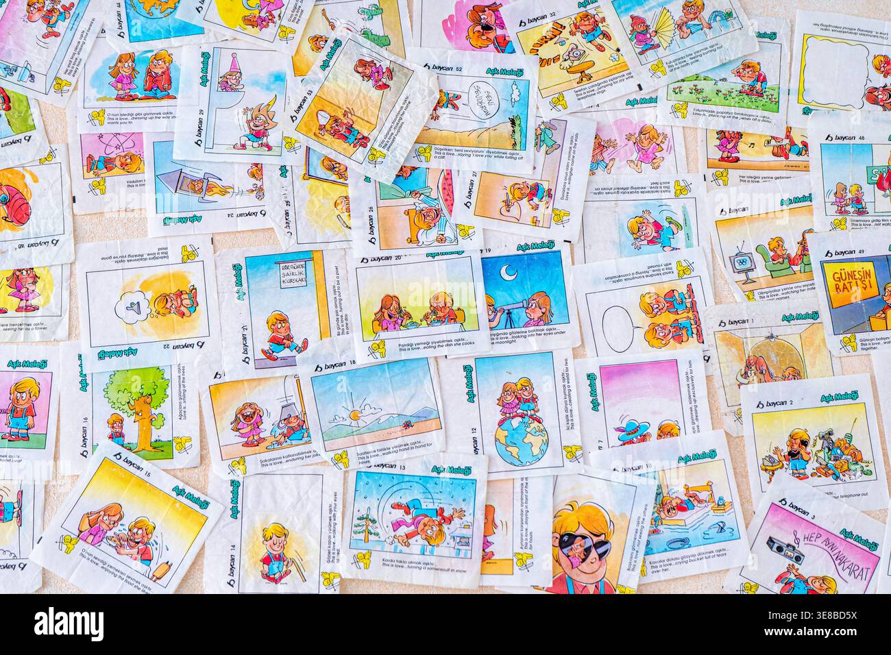 Chiedi a Melegi - Love Angel - gum wrappers citazioni romantiche in turco. Vintage Turkish Love is Gum Wrappers Collection con sentimenti romantici. Ucraina, Kiev - 14 maggio 2025. Foto Stock