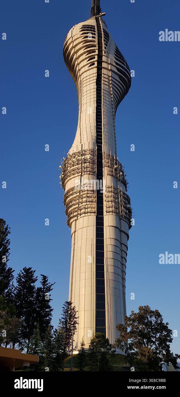 La Torre di Camlica, Istanbul, Turkiye. Camlica TV - Torre radio di Istanbul Foto Stock
