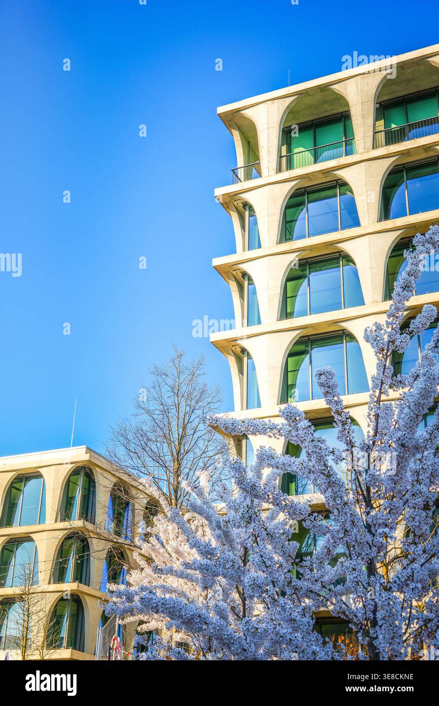 Edificio per uffici di David Chipperfield, facciata moderna con archi, Berlin Mitte, Germania fotografia architettonica Foto Stock