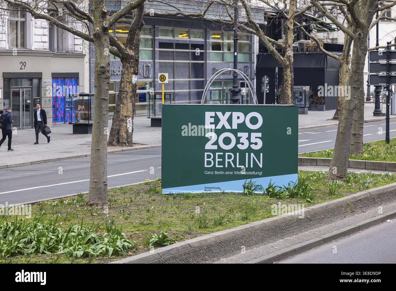 EXPO 2035 Berlino. Pubblicità per l'esposizione mondiale nella capitale federale su Kurfuerstendamm. Berlino, Germania Foto Stock
