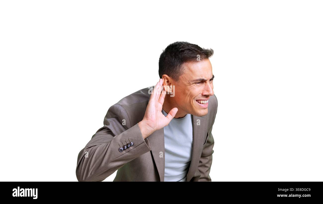 Uomo che ascolta intensamente, mano a orecchio, curioso Foto Stock