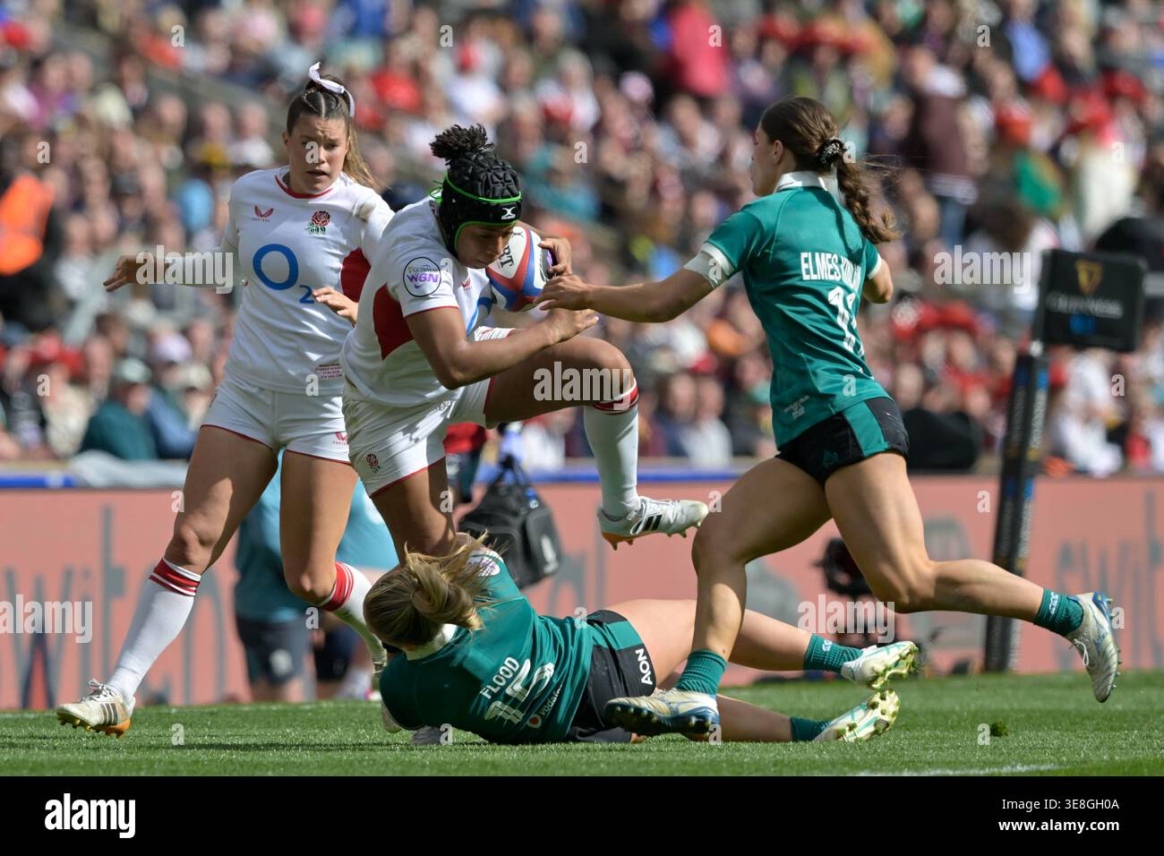 Londra, Regno Unito. 11 aprile 2026. L'inglese Sadia Kabeya ha affrontato Stacey Flood nella partita Guiness Women's Six Nations - Inghilterra contro Irlanda all'Allianz Stadium. Crediti: Silvina Brodersohn/Alamy Live News Foto Stock