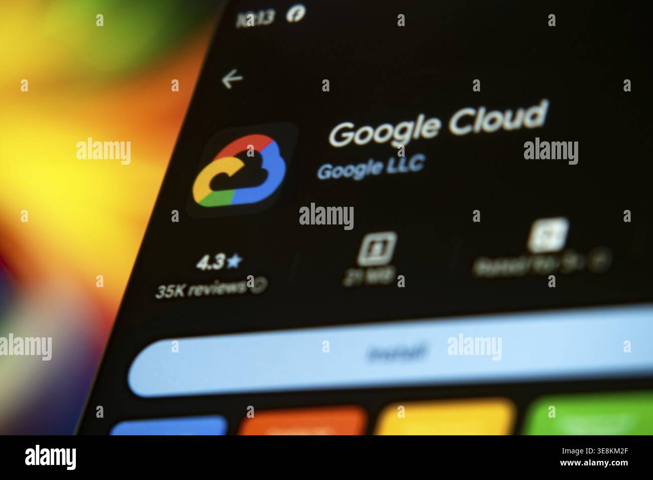 Dacca, Bangladesh 26 dicembre 2025: Logo Google Cloud visualizzato sul dispositivo mobile Foto Stock