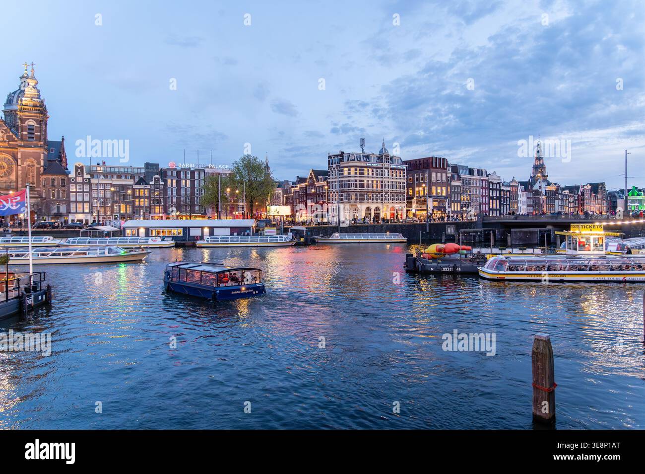 Vista di Amsterdam di notte, Amsterdam, Paesi Bassi Foto Stock