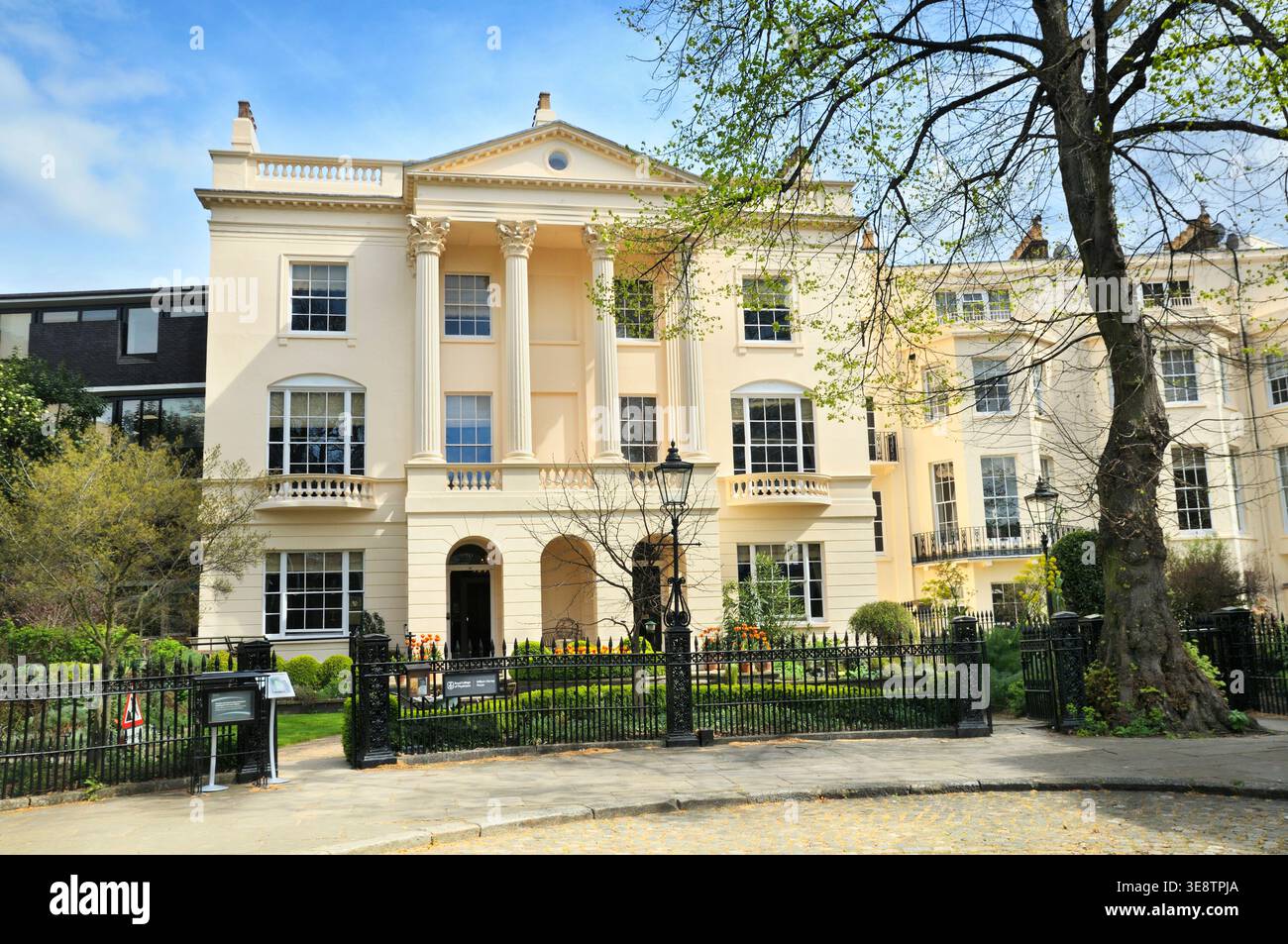 William Harvey House, sistemazione privata per i borsisti del Royal College of Physicians (RCP) e membri collegiali, Regent's Park, Londra, Regno Unito John Nash Foto Stock