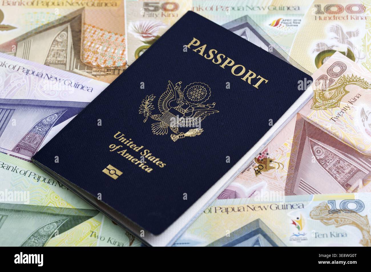 Passaporto americano per i soldi della Papua nuova Guinea - Kina Foto Stock