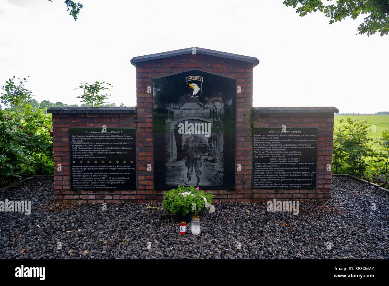 Eslt, Paesi Bassi - 26 maggio 23: Memorial Wall a Estate Schoonderlogt per commemorare la seconda guerra mondiale e la 101st Airborne Division durante l'operazione Marke Foto Stock