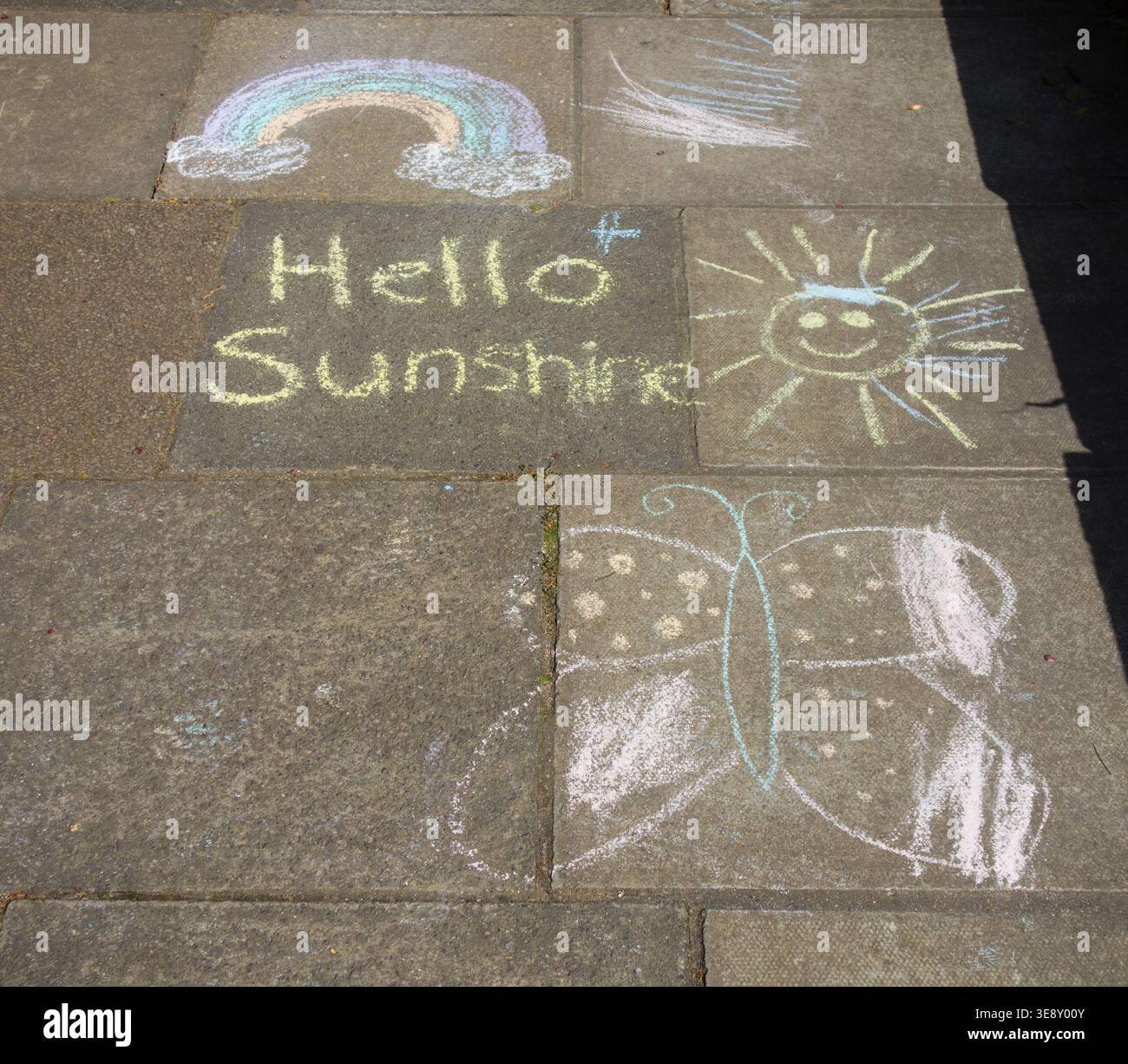 Hello Sunshine - ecco i disegni del gesso per bambini Sun Foto Stock