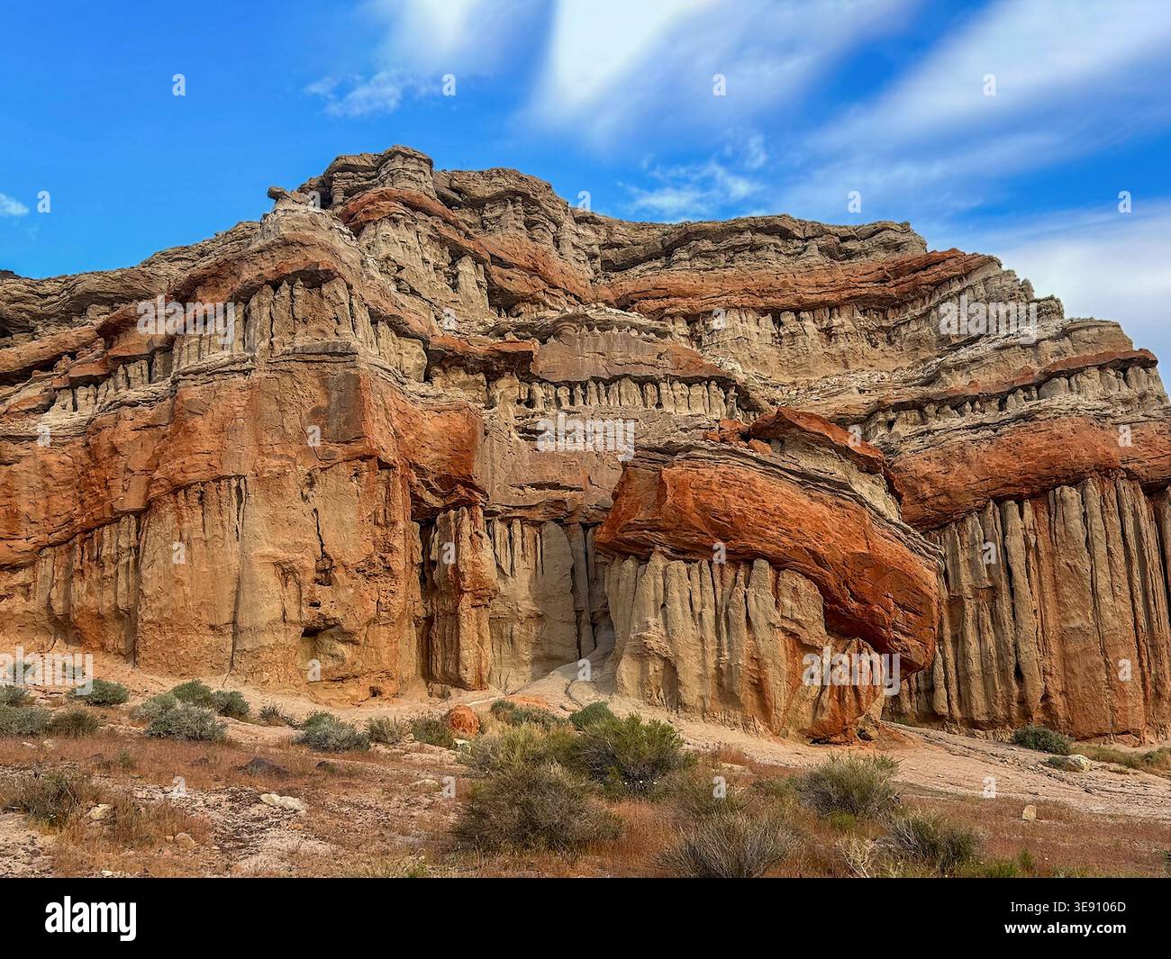 Spettacolare formazione rocciosa nel deserto al Red Rock Canyon State Park, Kern County, California. Foto Stock