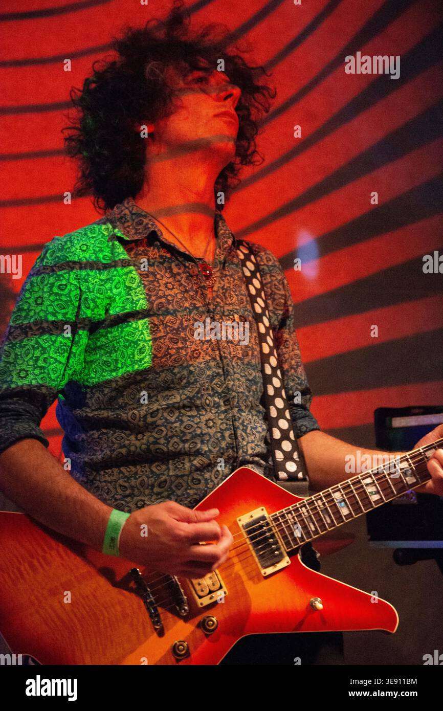 The Utopia Strong si esibiscono dal vivo al Supernormal Festival 2019. Brazier's Park, Oxfordshire. Foto Stock