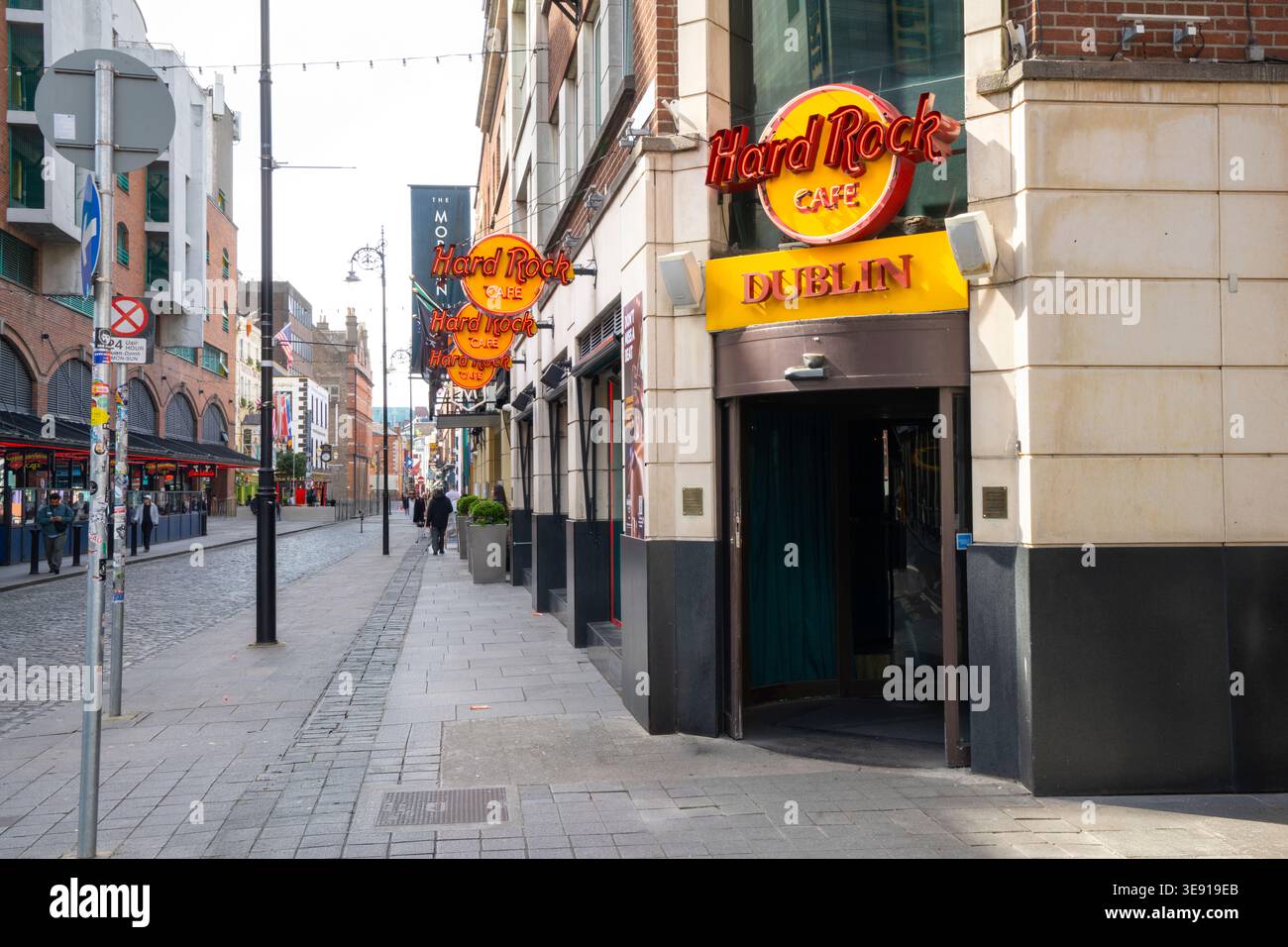 Dublino, Irlanda. 7 aprile 2026. Vista esterna dell'Hard Rock Cafe nel centro città Foto Stock