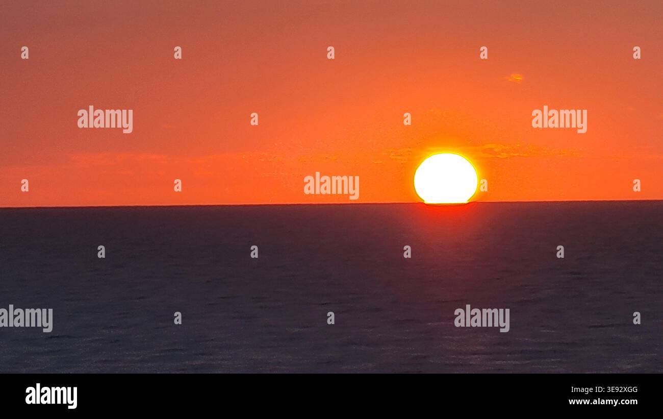 Tramonto caraibico vicino a Falmouth Giamaica, isola nazione sovrana dei Caraibi e membro del Commonwealth britannico. 03.01.26 Foto Stock
