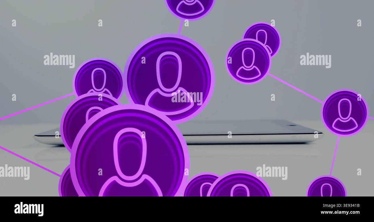 Mostra icone avatar viola che si illuminano con linee magenta su una superficie bianca e un notebook argentato chiuso Foto Stock
