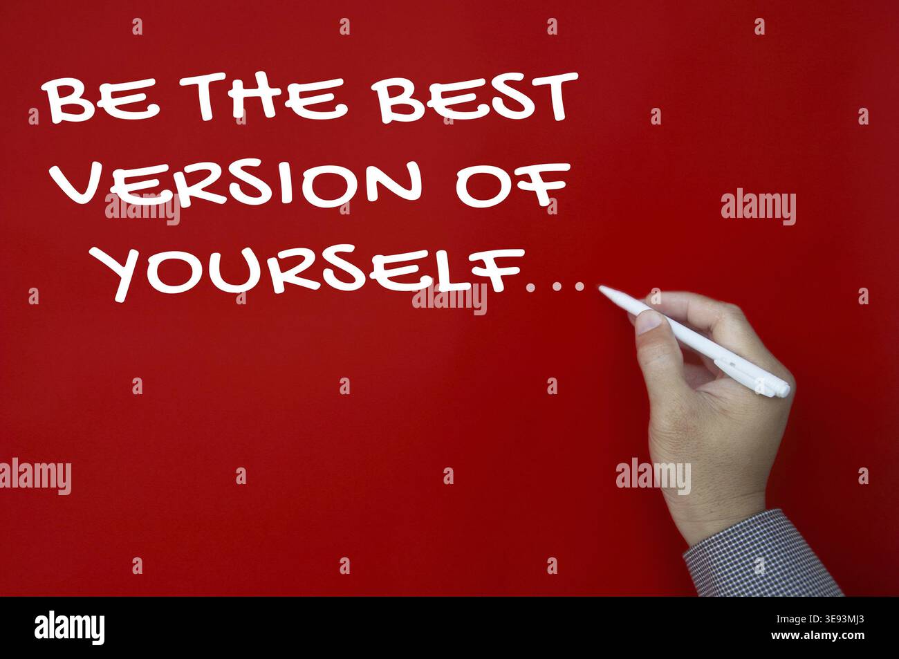 Sii la versione migliore del testo scritto su sfondo rosso della copertina. Concetto ispiratore Foto Stock