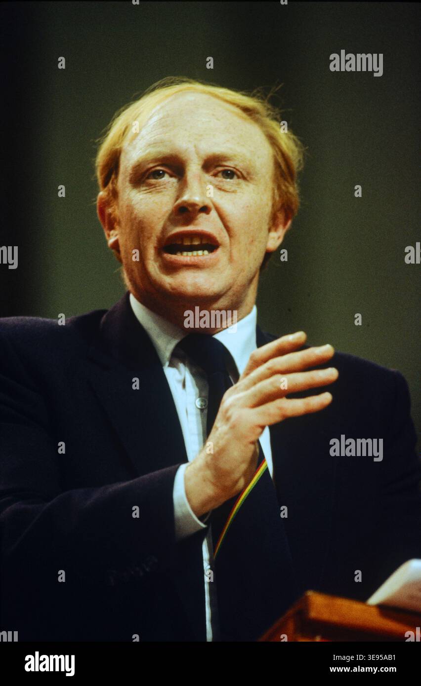 Neil Kinnock, politico laburista ed ex leader del partito, ha parlato alla conferenza del Partito Laburista, settembre 1981. Foto Stock
