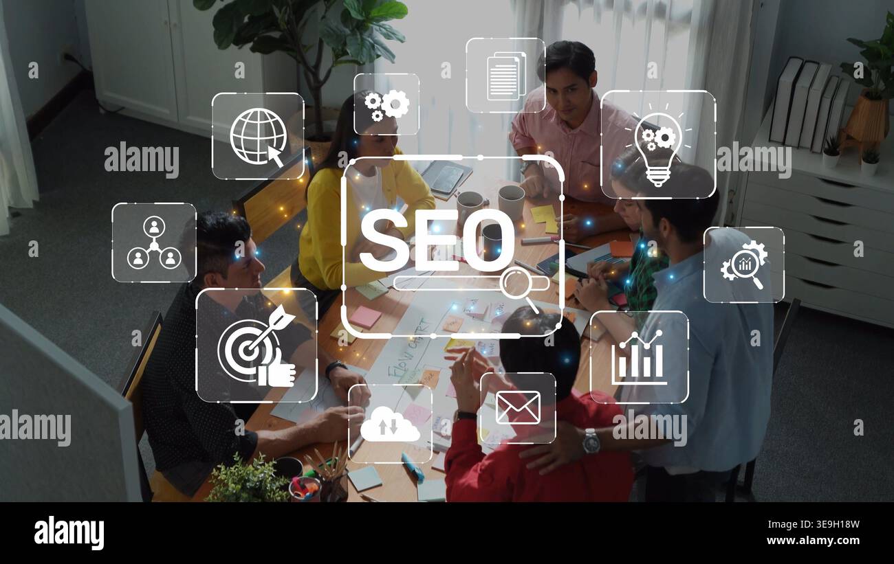 Un team diversificato collabora in un ambiente di ufficio moderno lavorando sulla strategia SEO. Le icone digitali illustrano concetti come analisi e comunicazione Foto Stock