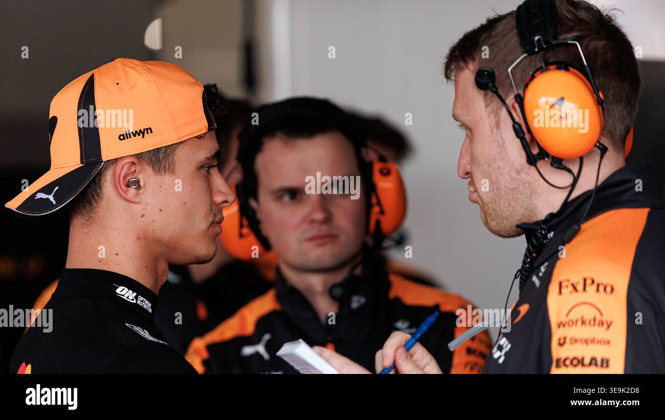 Suzuka, 29 marzo 2026: Lando Norris (GBR) della McLaren nel garage prima della gara durante il Gran Premio di Formula 1 del Giappone 2026. © corleve/Alamy Foto Stock