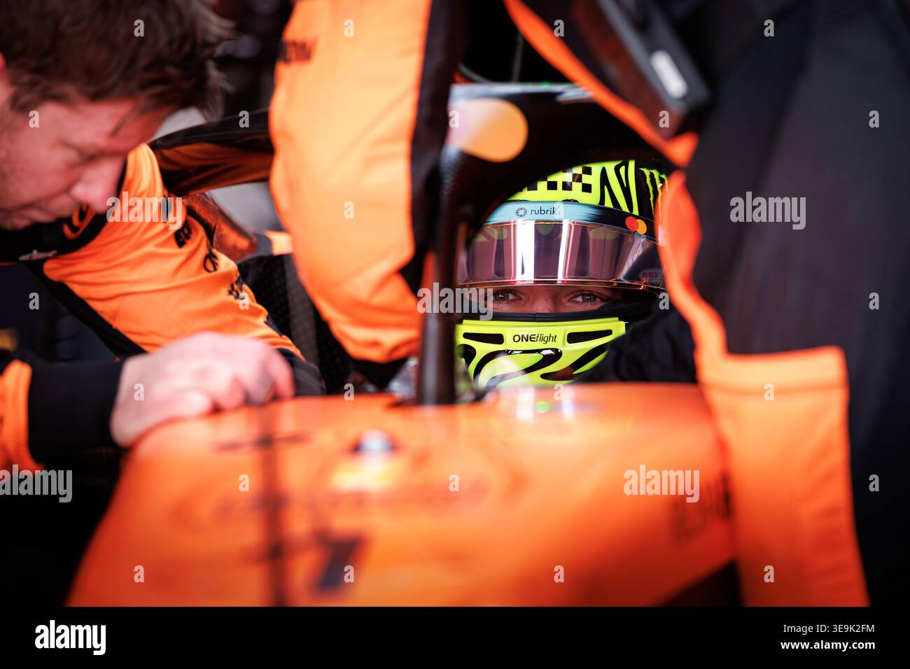 Suzuka, 29 marzo 2026: Lando Norris (GBR) della McLaren nel garage prima della gara durante il Gran Premio di Formula 1 del Giappone 2026. © corleve/Alamy Live ne Foto Stock