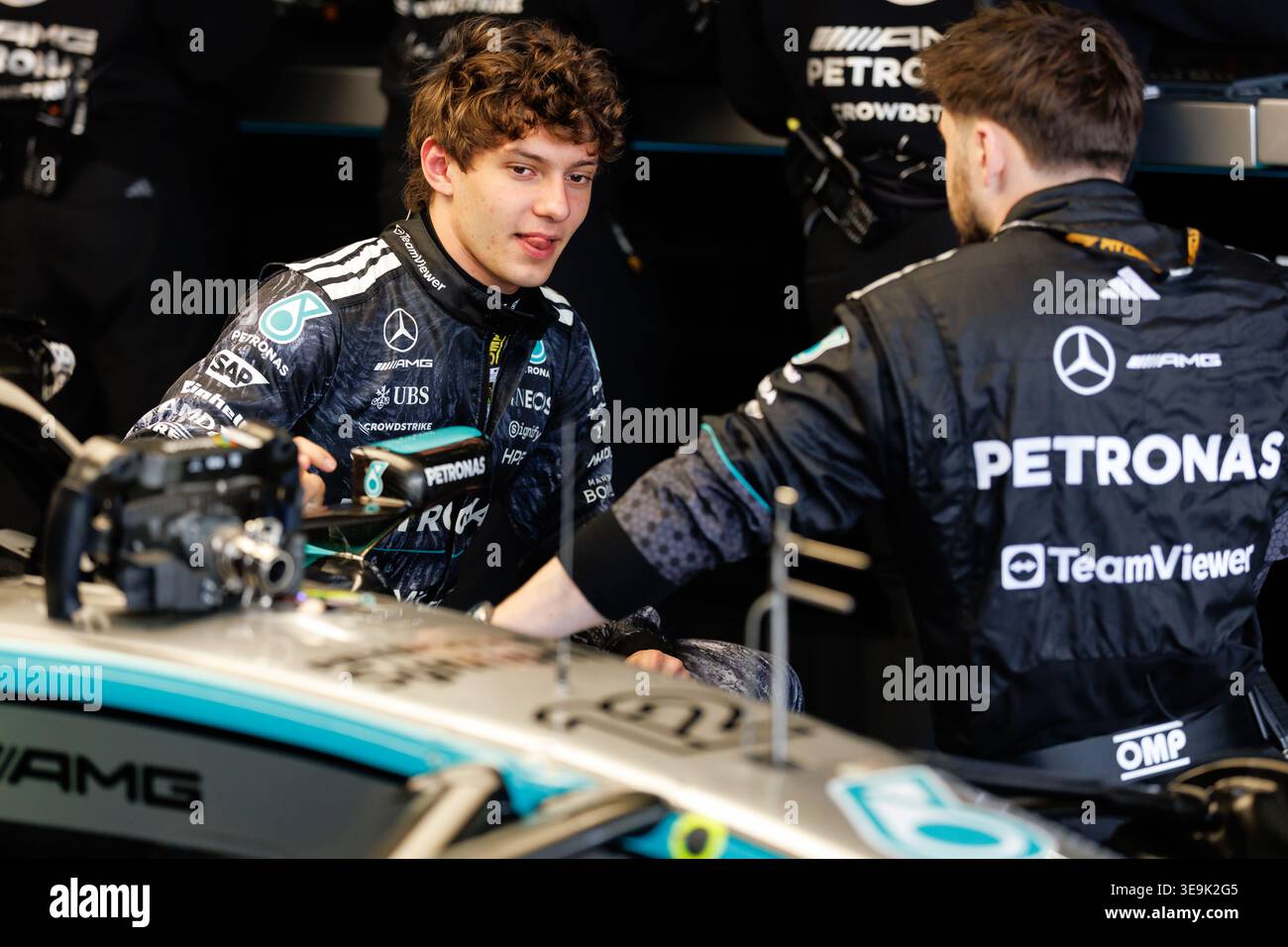 Suzuka, 29 marzo 2026: Kimi Antonelli (ITA) di Mercedes in garage prima della gara durante il Gran Premio di Formula 1 del Giappone 2026. © corleve/Alamy Live Foto Stock