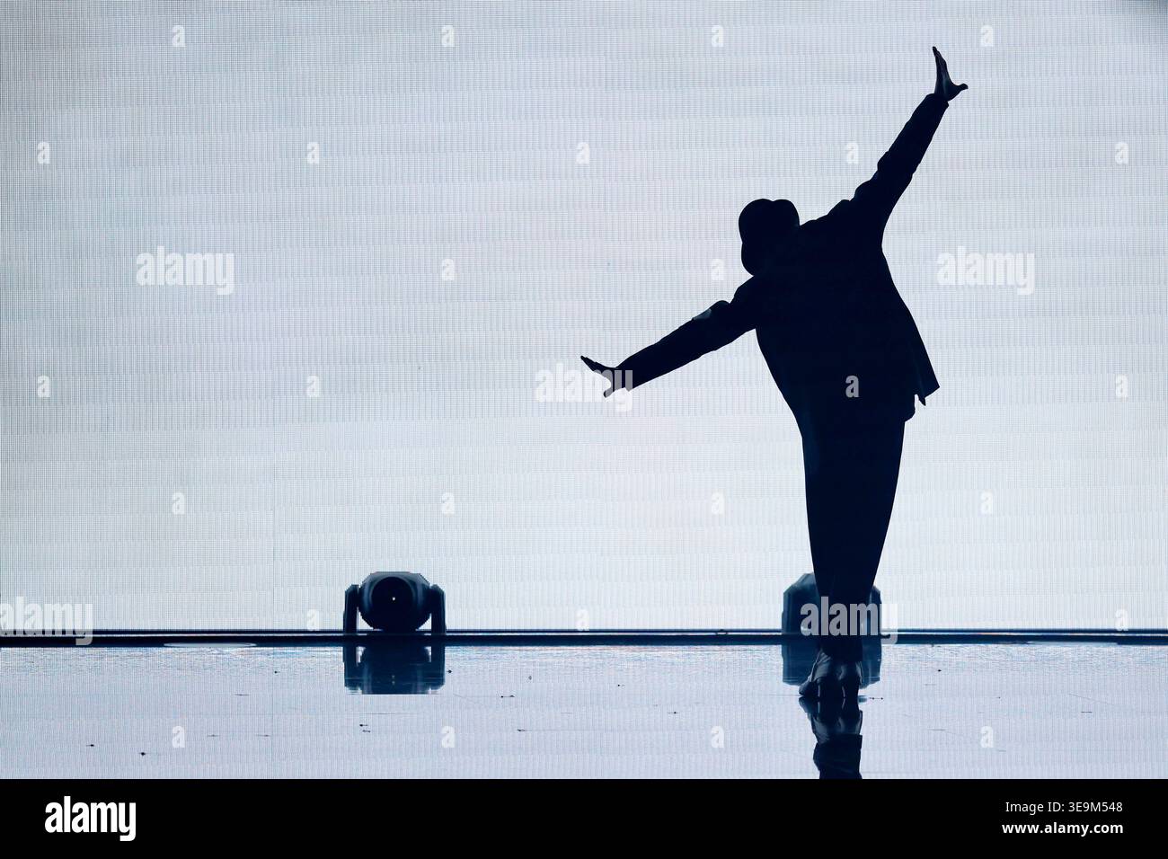 La cantante Milan (Milane Baybah) balla come Michael Jackson al sesto spettacolo di danza della stagione 19 dello spettacolo RTL Lets Dance al Coloneum. Colonia, 17.04.2026 Foto Stock