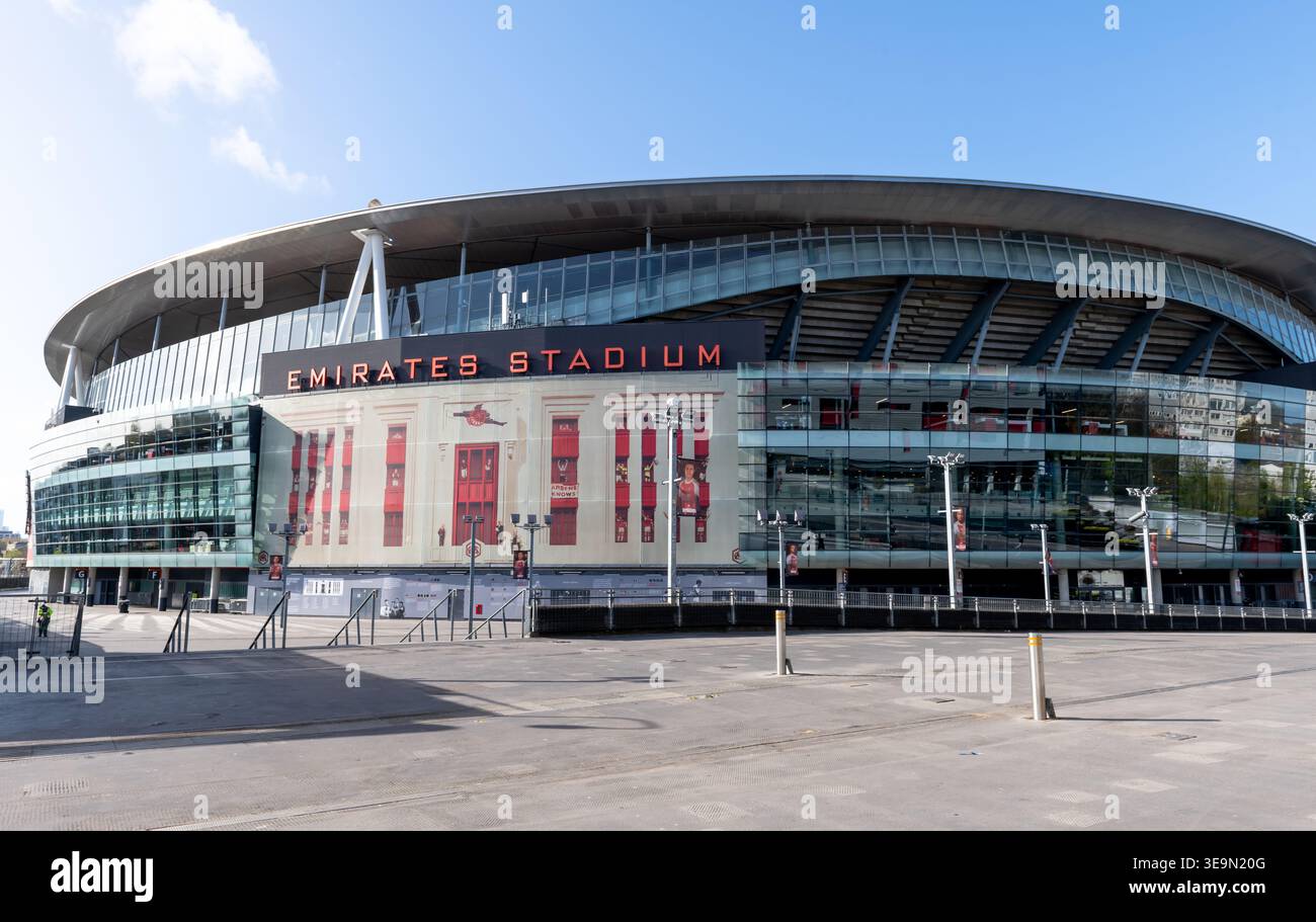 Londra. Regno Unito - 12 aprile. 2026. Vista sulla strada dell'Arsenal Football Club Emirates Stadium. Foto Stock