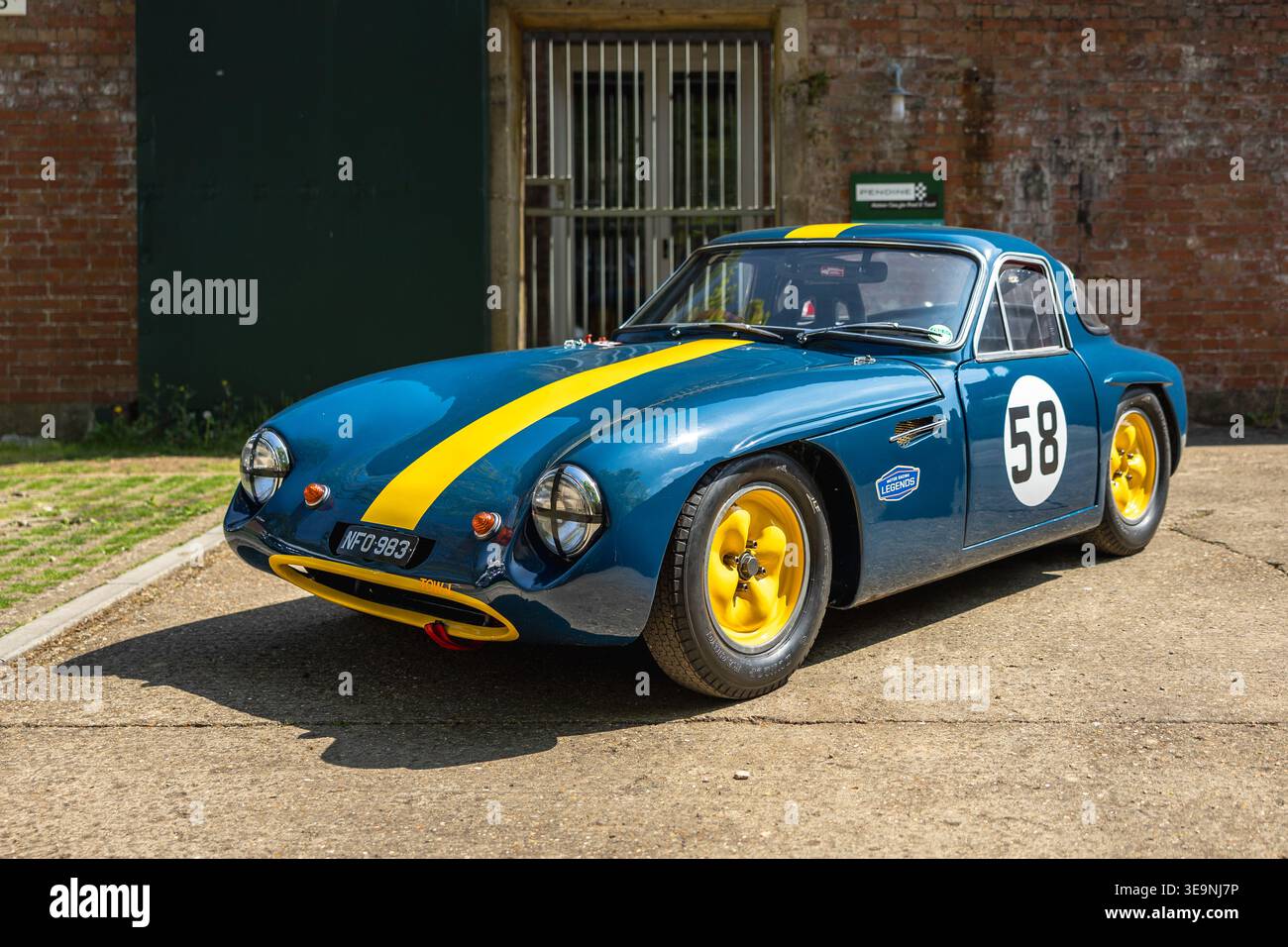 1960 TVR Grantura, in mostra al Bicester Motion Assembly il 16 marzo 2025. Foto Stock