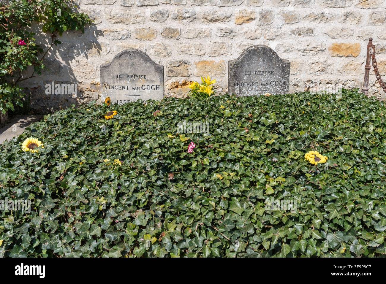 Il luogo di riposo del famoso pittore olandese Vincent Van Gogh e di suo fratello Theodore nel cimitero di Auvers-sur-Oise Foto Stock