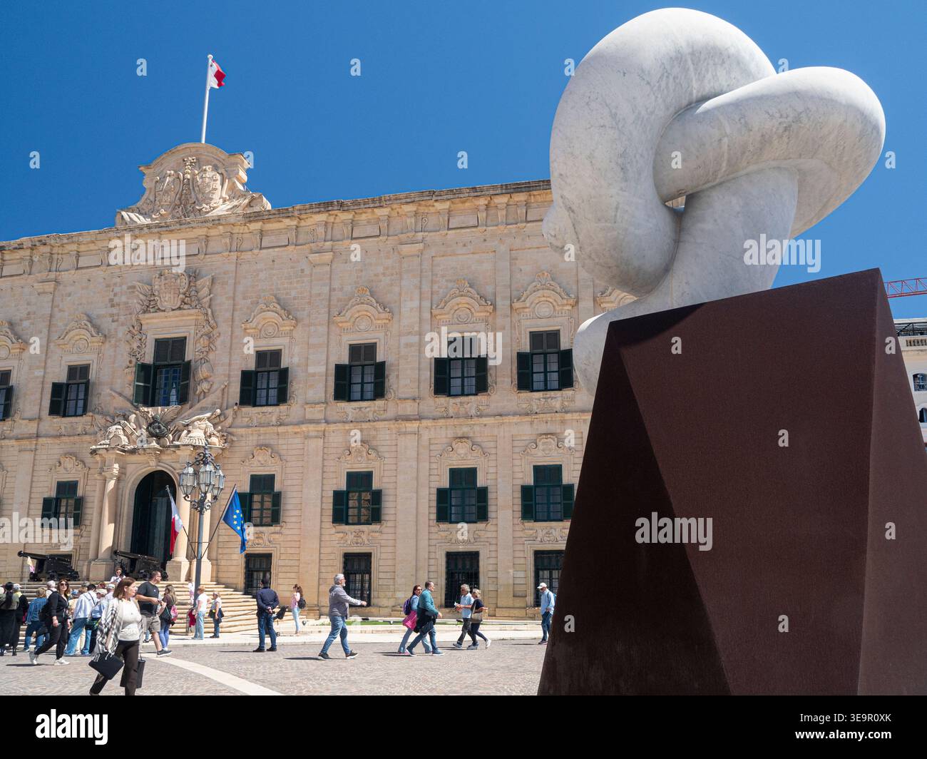 Migration Summit Monument Auberge de Castille Valletta Malta Foto Stock